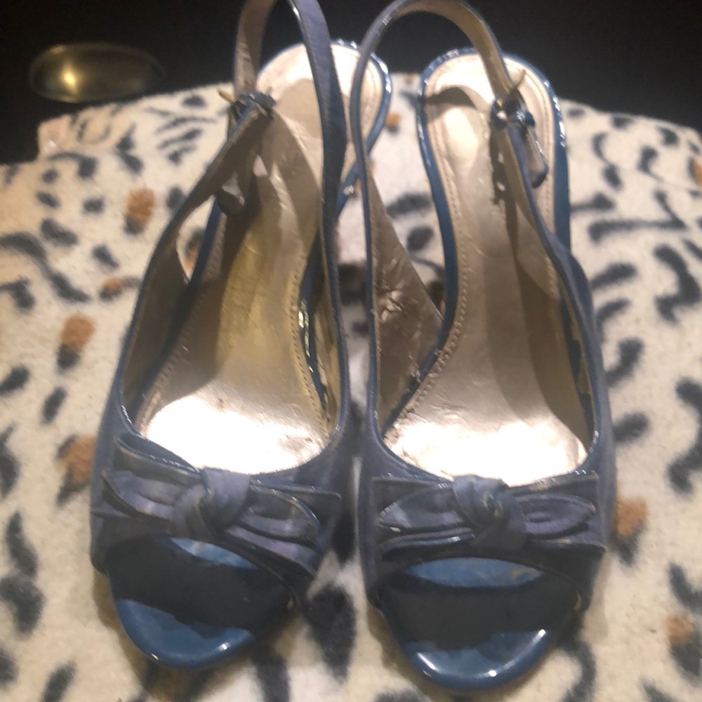 Shades of light to medium blue Nickels shoes